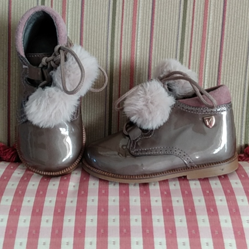 Venetini pat and leather baby shoes boots booties size 20.Shimmery shae of brown
